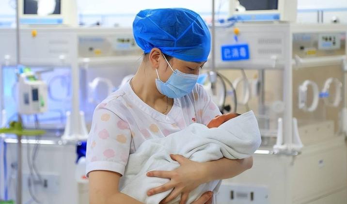 这个暑假，很多家长突然发现，家门口的幼儿园可能再也回不来了，一场巨变正在慢慢发生