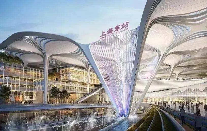 浦东的上海东站，是上海眼下规模最大的在建高铁站，站场规模15台30线，总建筑面积