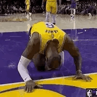 湖人主场22分惨败绿军！但是詹姆斯在下半场正式突破43000分居历史首位。估计