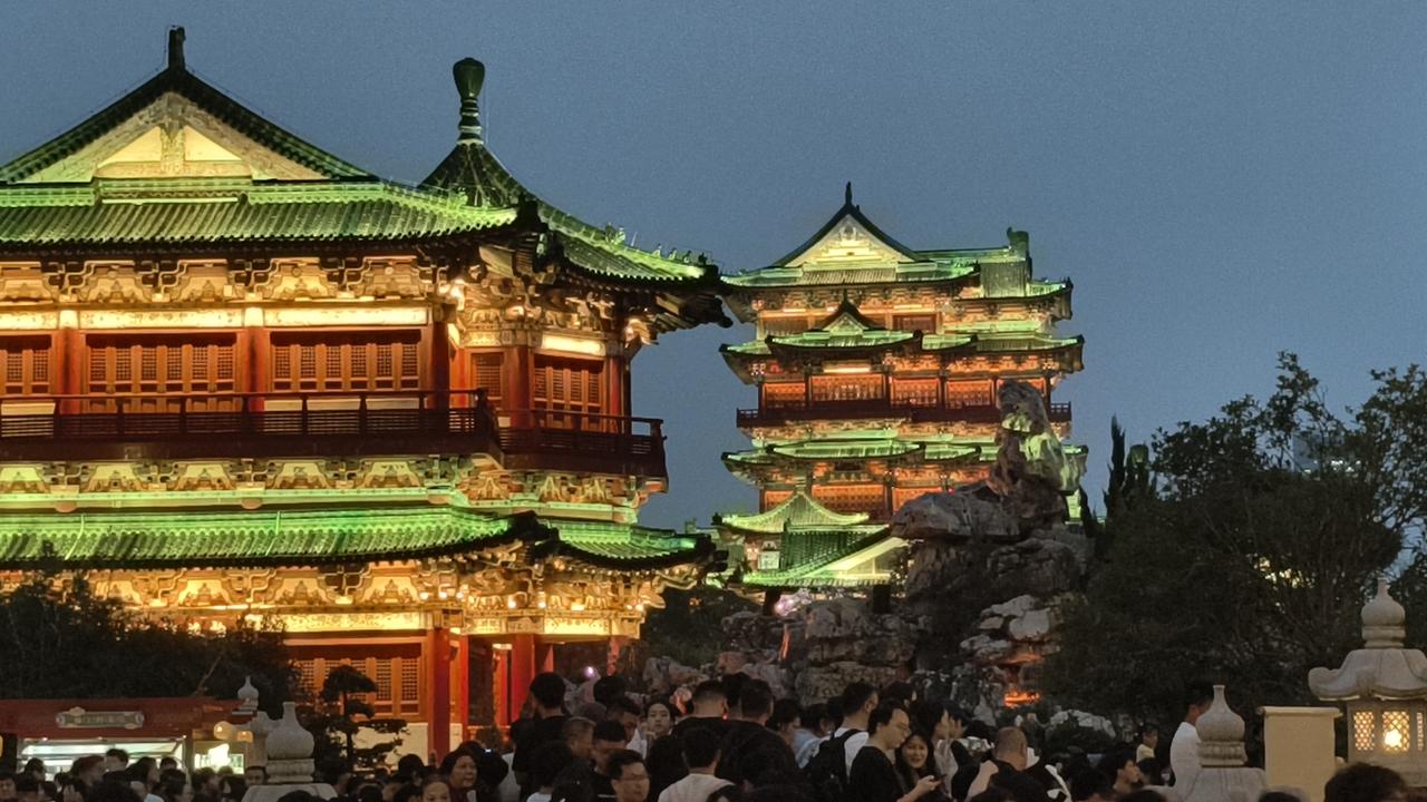 夜游滕王阁，一眼梦回大唐谁懂啊！南昌滕王阁的夜景真的太震撼了！暮色降临，