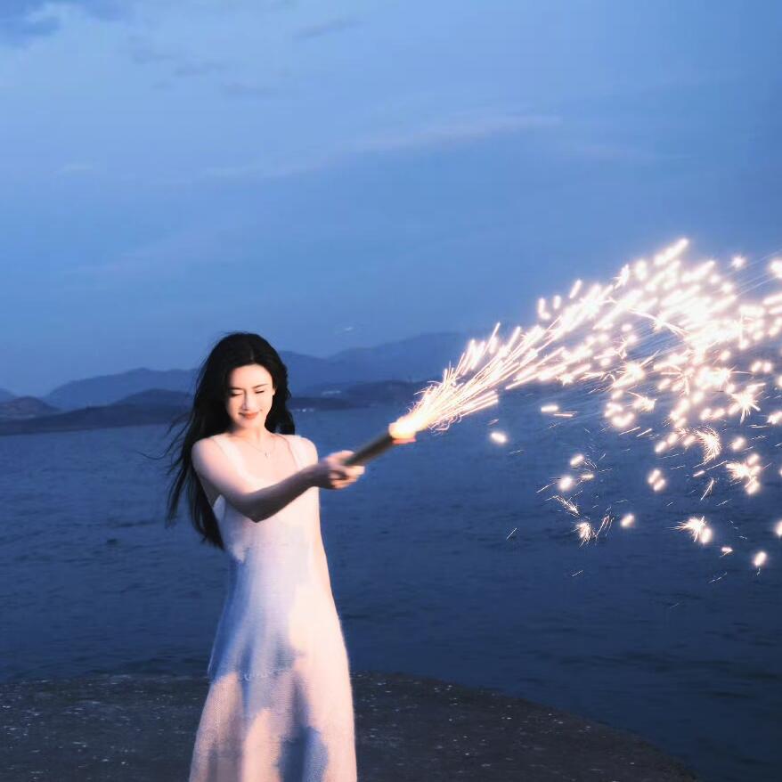 孟子义谁懂啊！孟姐这组蓝色系图直接把我拿捏了！每一张都好会拍，蓝色系和姐姐的