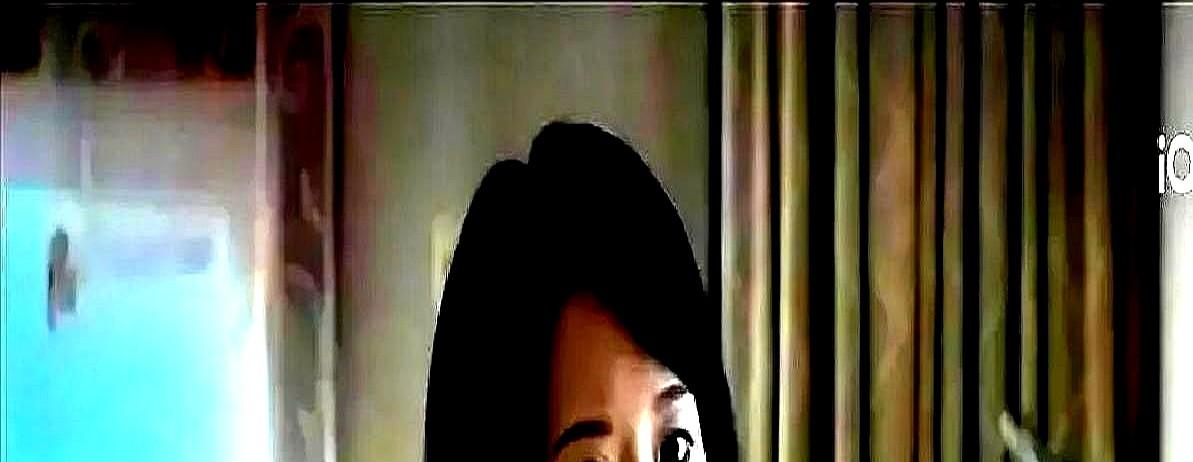 重刷《蜗居》才懂，郭海藻的身体一直在求救。在宋思明面前，她倒茶手指发白，腰杆