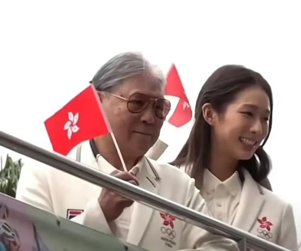 30岁江旻憓最近火了，40岁霍启山欣赏她，神似母亲朱玲玲，港媒也极力撮合，会与郭