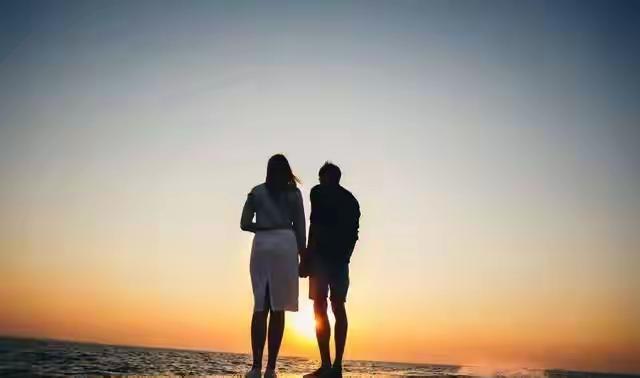 男人为什么更喜欢外面的女人，有一个原因是因为外面的女人让他更放松，家里的那个