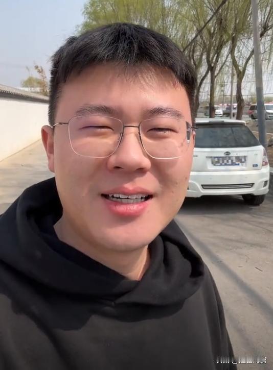 本来是妥妥的富二代，现在变成了负二代！这位网红叫赵泽龙，是上市家居企业曲美家