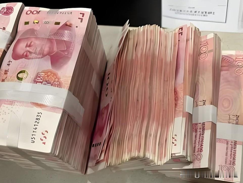 网上都说钱放银行会贬值，必须炒股、买黄金才行，可我觉得手握存款才是王道。现在