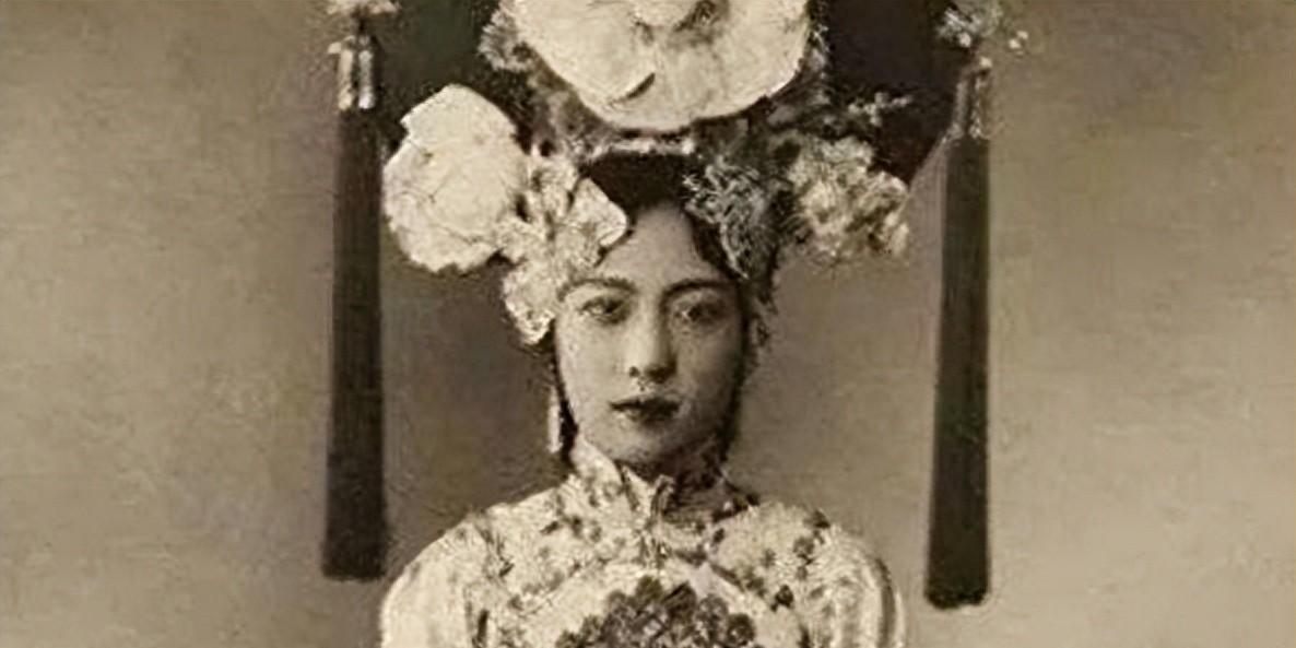 她是末代皇帝溥仪的亲生妹妹，2004年临终前，说出溥仪一生始终不敢吐露的秘密话语