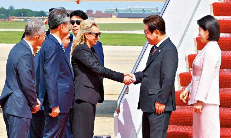 屈辱式接待后，特朗普狮子大开口，要韩国转让美军基地所有权2025年8月25日，