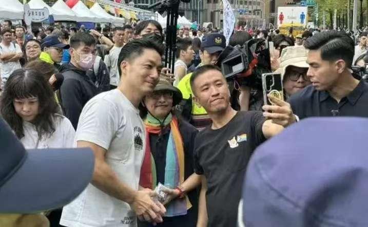 蒋万安与朱立伦在光复节这一天形成巨大反差！ 说白了就是蒋万安并未参加台湾光