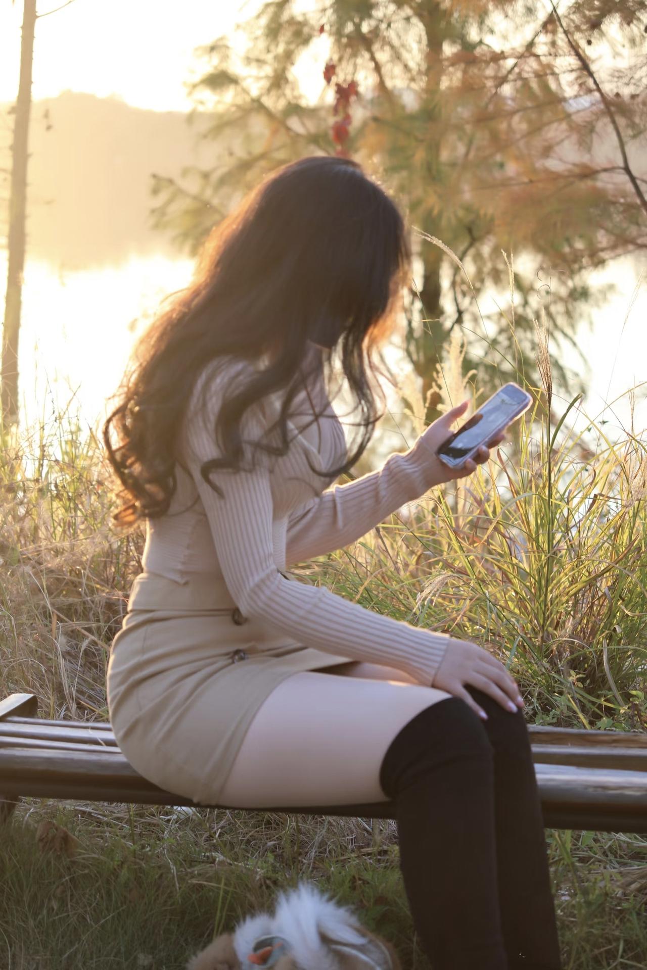 公园拍照才有氛围感尤其是日落的时候特别容易