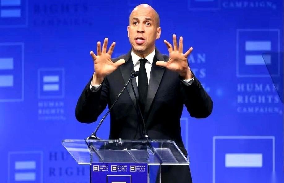 美国一个参议员，科里·布克，突然扔出一个重磅消息。他说，特朗普的“终结者”已