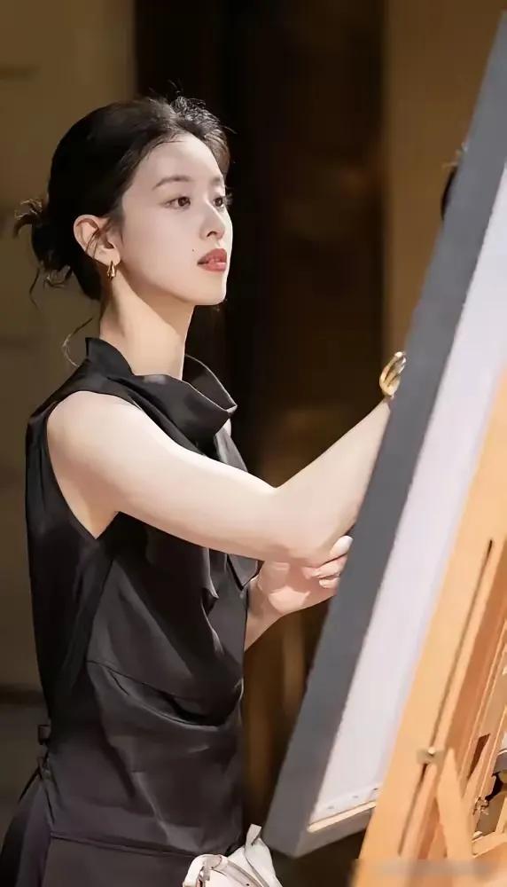 章泽天播客遭吐槽！清华才女咋成了“没干货”代表？章泽天的新播客一上线，直接让