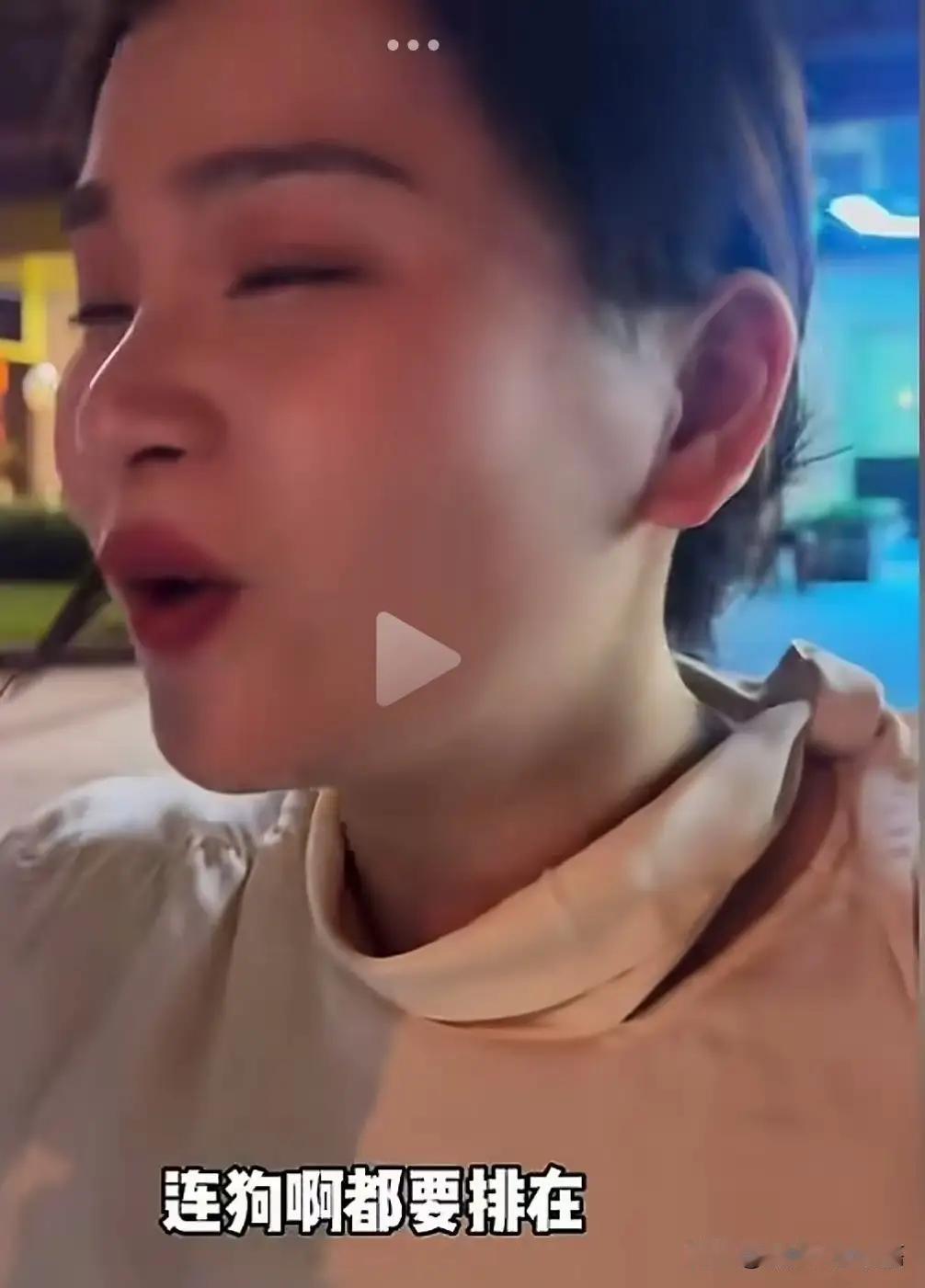 这个美女说的太通透！美女：“资本为什么不对男人下手？连狗理发都要200块，而男