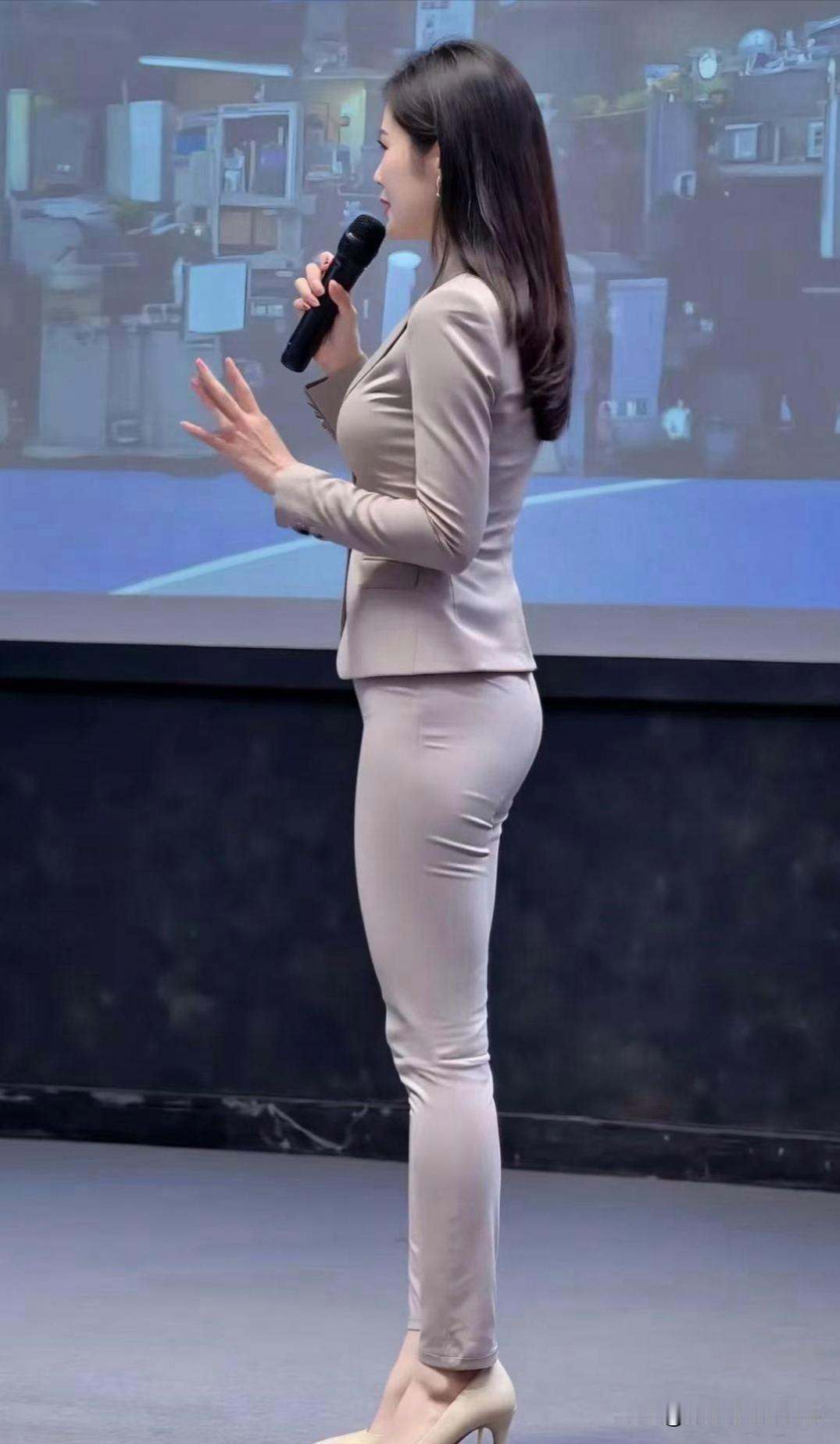 能把西装裤穿出瑜伽裤感觉的女人才是“好女人”！