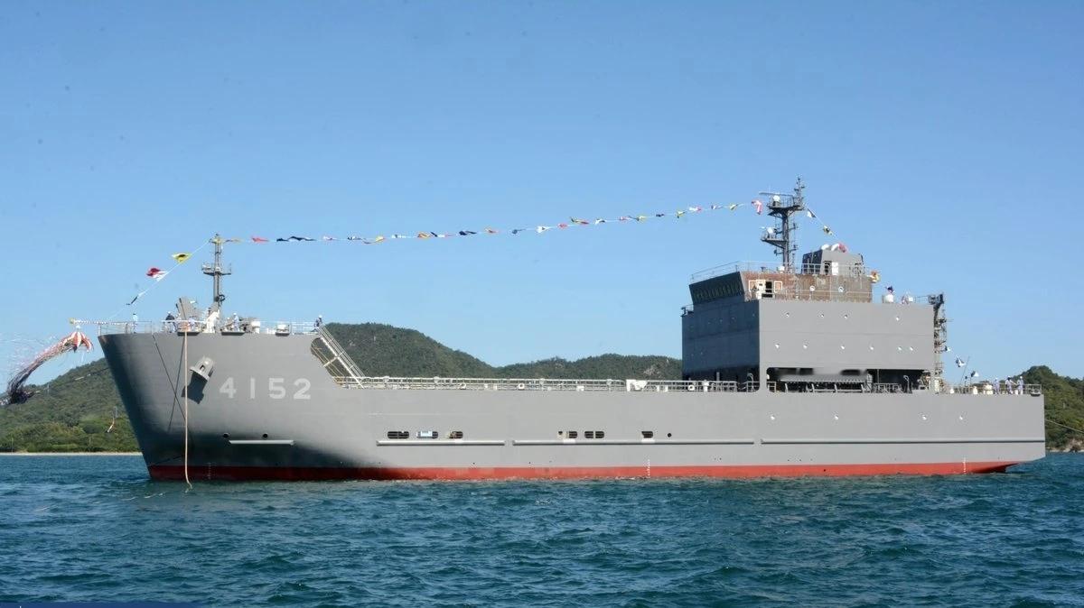 10月23日,日本自卫队“日本晴”级输送舰次舰“天津空”号LCU-4152在广岛
