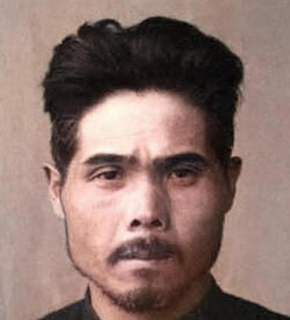 1943年松井曹长用木棒捅进妇女的身体，见妇女痛苦惨叫，大谷上等兵说：“短了，还