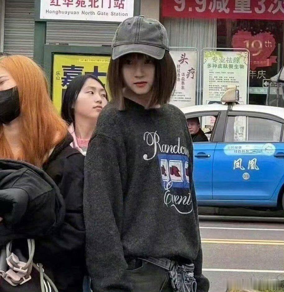据说这才是线下肉眼看关晓彤的样子​妹妹头好有学生气