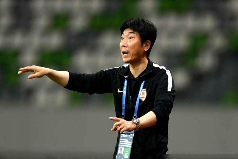 李霄鹏这是真要“下凡”了？前国足主帅李霄鹏，去年带海牛队30场才保级，年底还