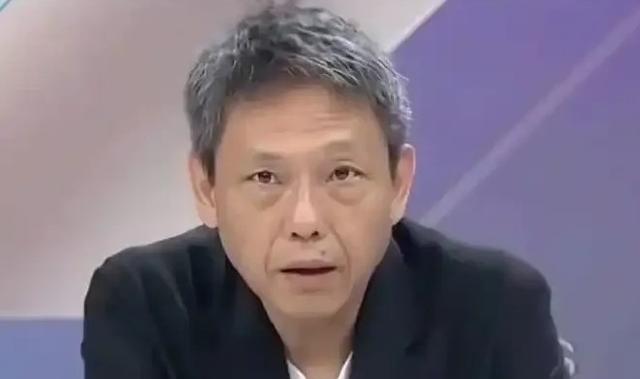 台湾时事评论员谢寒冰：你们知道中国大陆这两天在干什么吗？他在给全国的退伍军人制发