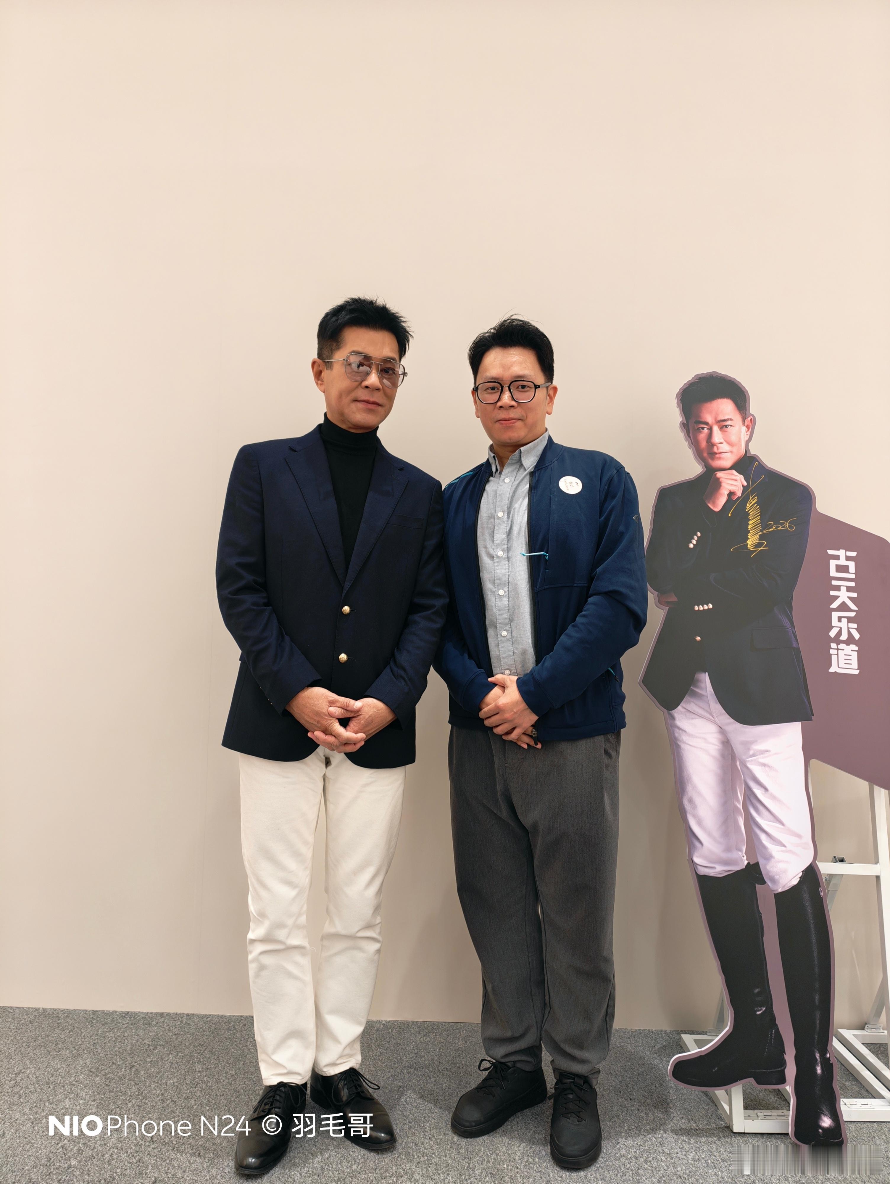 哈哈追星成功，感谢乐道汽车好紧张啊拍照忘记吸肚子了