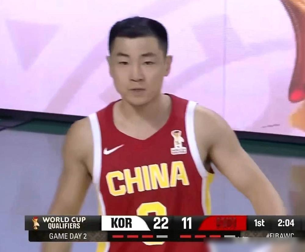 世预赛中国队不敌韩国，一场丑陋的比赛揭露了三个输球的罪人。​1.高诗岩...