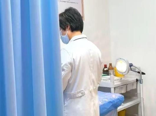 湿厕纸还有副作用？5月1日报道，浙江宁波，一女子因为有痔疮，排便后总觉得擦不干净