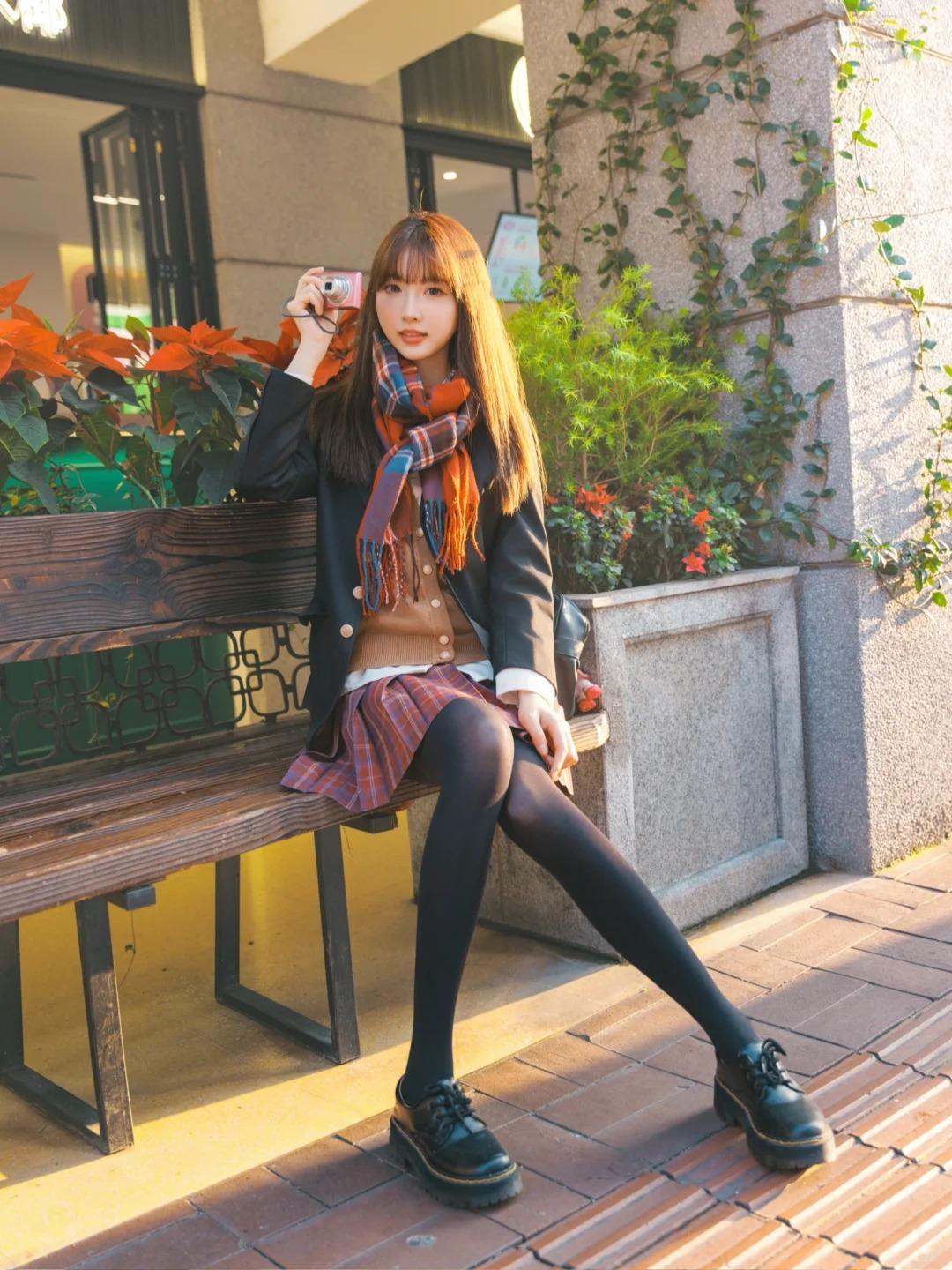 上海秋日citywalk，JK和梧桐道也太配了今天没定任何计划，套上西装格