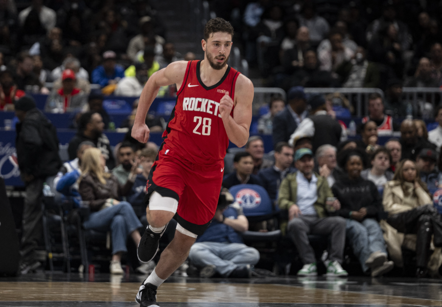 事实证明，最后时刻把申金按在板凳上才是最好的选择这场能赢，卡佩拉的关键时刻的