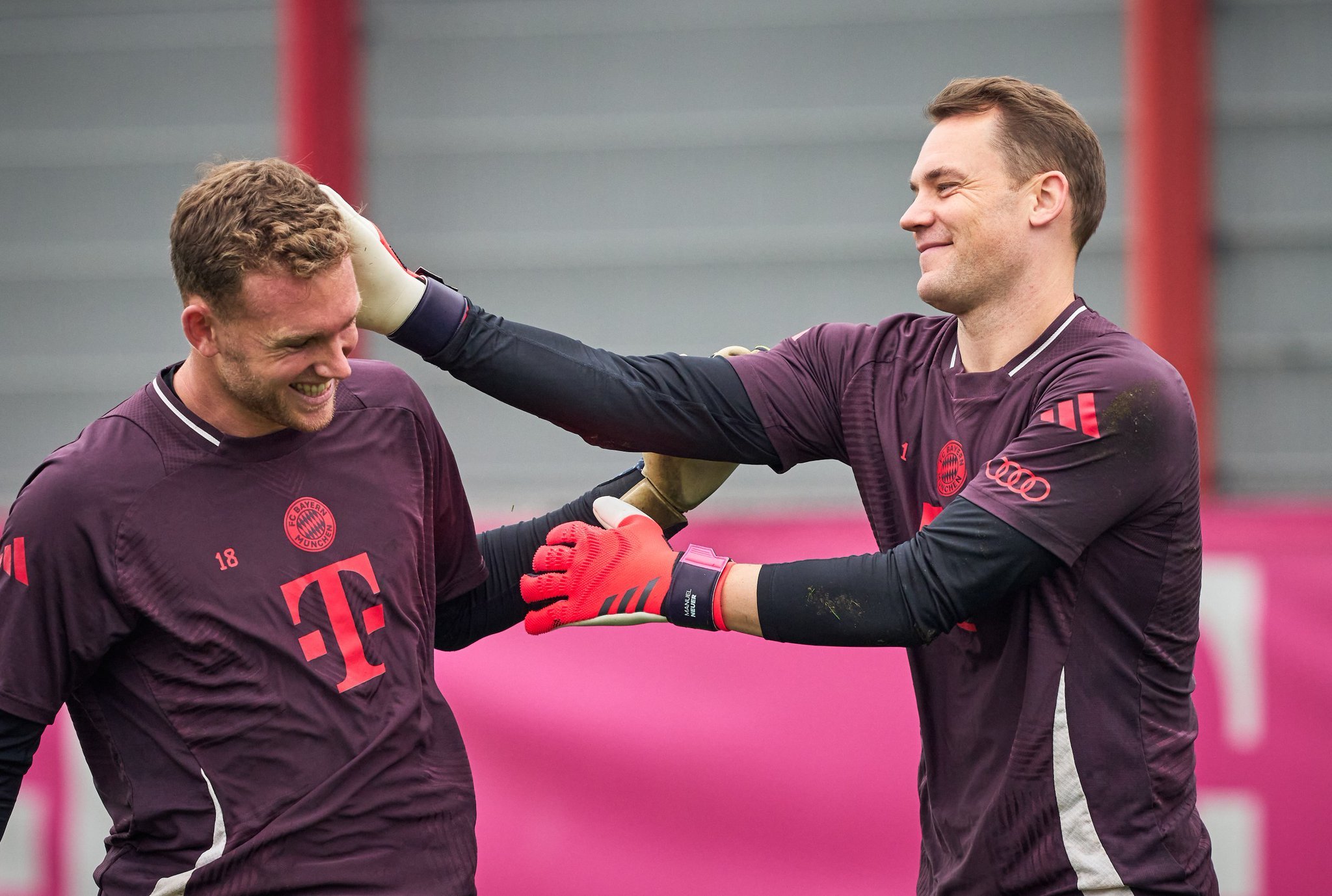 佩雷茨谈及他是否仍在关注拜仁：“当然。我是拜仁的超级粉丝。我喜欢这个团队；对我来