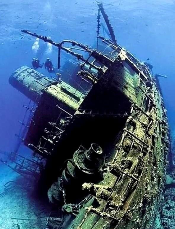 2007年，咱中国人干了件特别“疯”的事儿。海底藏着一艘八百年前的古船，装满宝