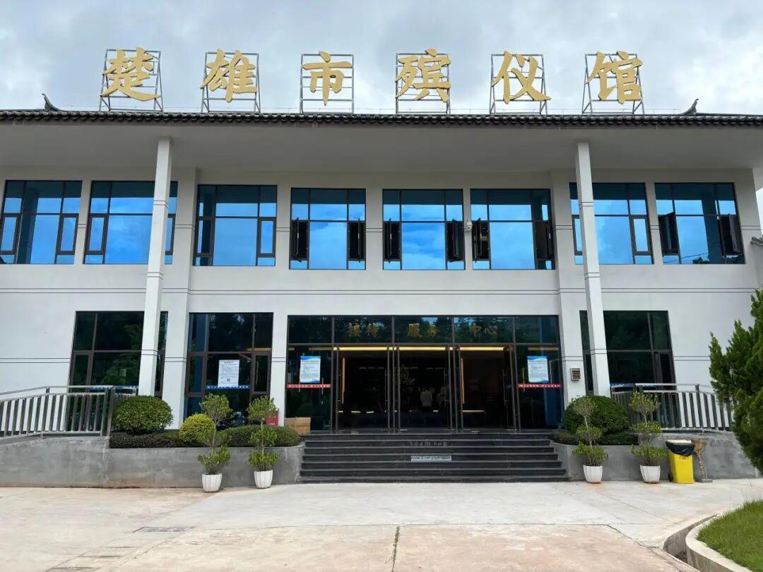 没想到殡仪馆的火化师也会上热搜，云南省楚雄市殡仪馆的一个火化师收钱被发现了。我看