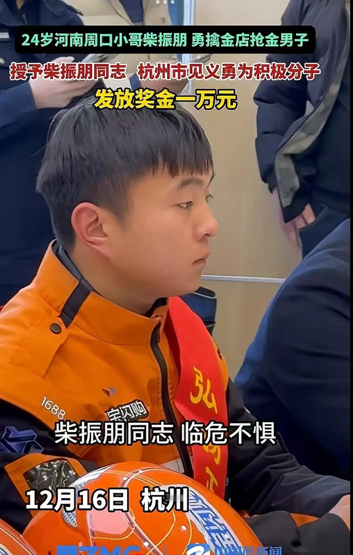 看的人心酸！”女子为了让老公给她买一件299元的羽绒服，竟然在商场当场下跪！