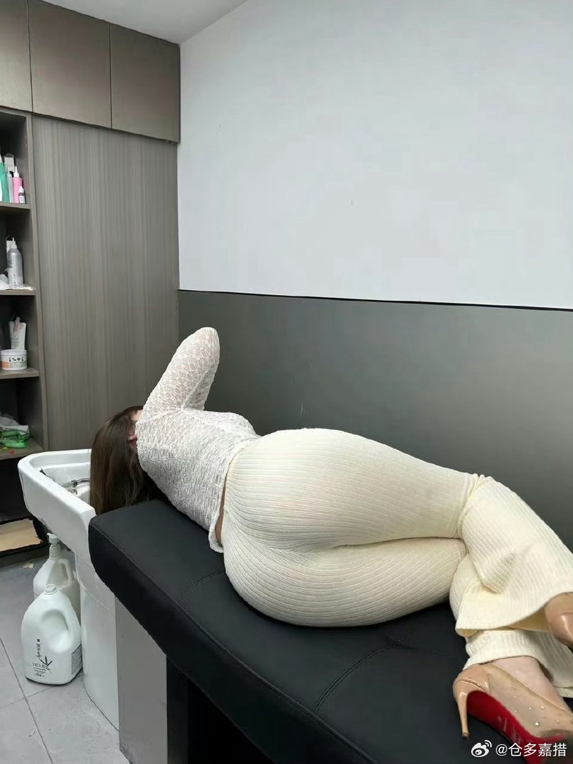 网友：“都是元老，你能删了这条，让我发吗？”