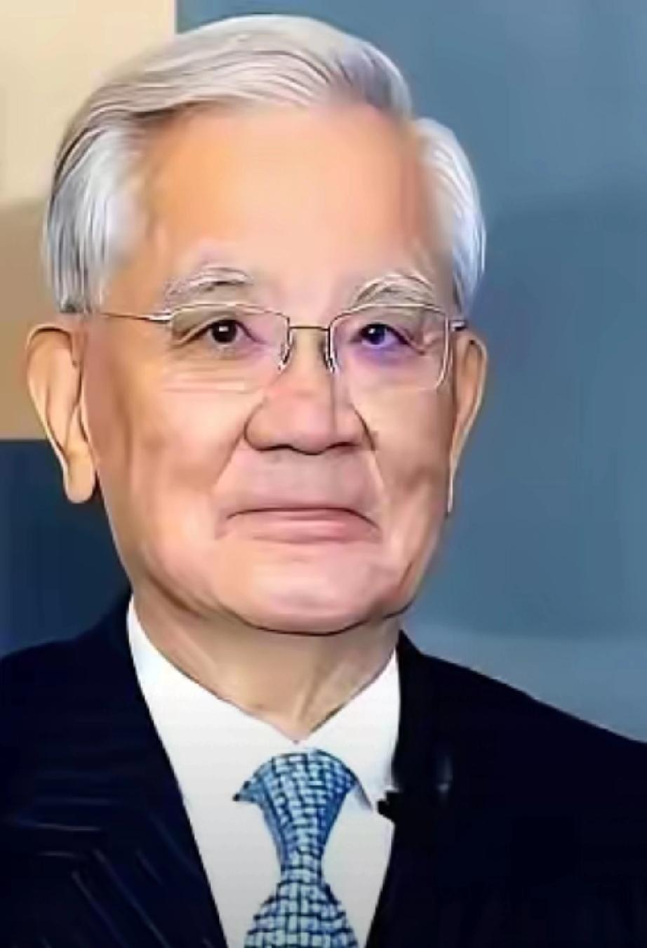 马英九最近在国民党里，动静搞得特别大。对着自己人萧旭岑，又是拍桌子要查账，又是