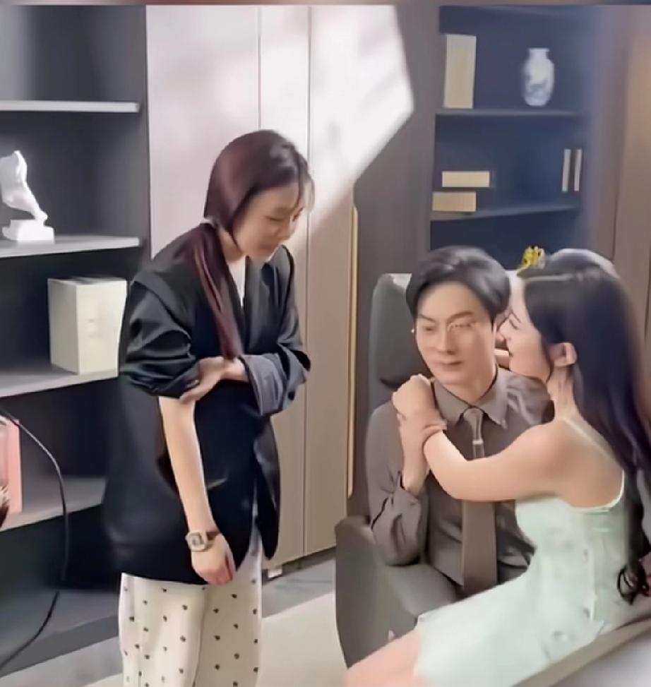 我肤浅了，以前我觉得短剧都是真刀真枪，没想到也是替身啊，男女合作拍段亲密戏