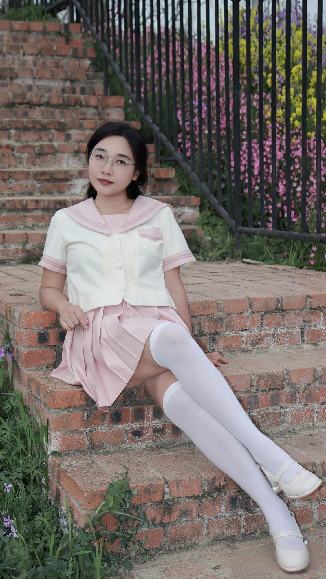 好喜欢粉色粉色的碎花裙粉色的美女优雅自信穿搭分享