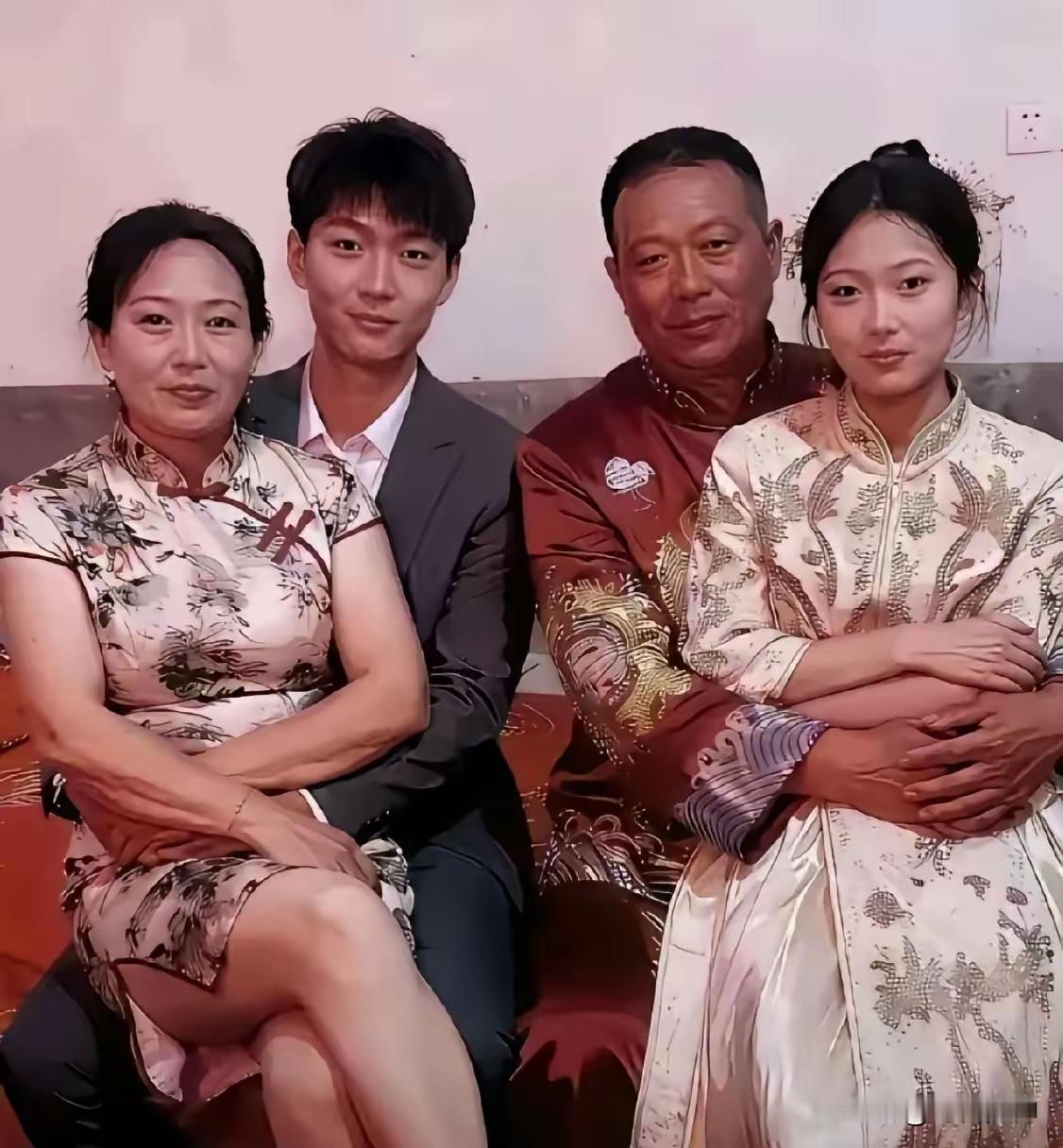这照片，是不是搞错了，咋看都不顺眼。