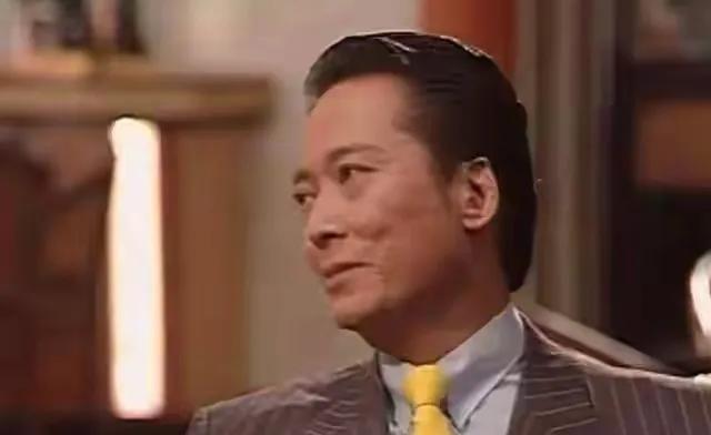 1998年，51岁的方刚在《浪卷红尘》剧组，看见小场务王瀚祥，他正蜷缩在道具纸箱