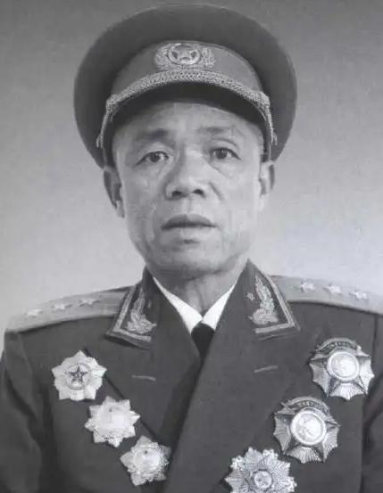 韩先楚临终对徐国夫交了底：当年四十军参谋长战前自伤，他明知却放过，后来此人还上了