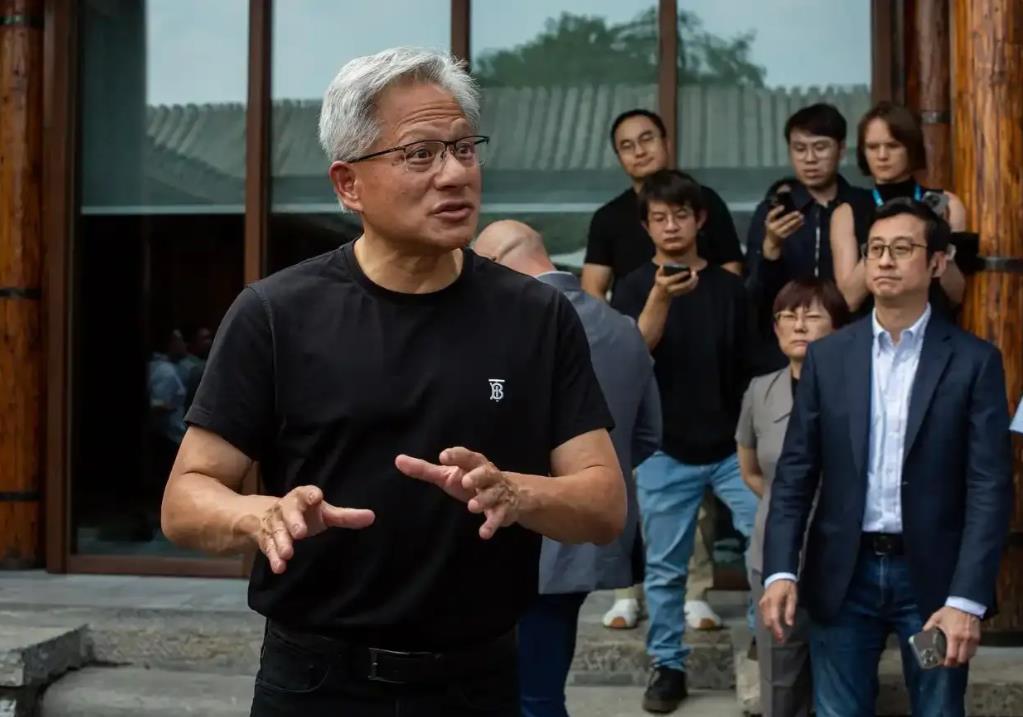 AI是美国为中国精心挖的一个坑美国特朗普政府解禁英伟达H20芯片，允许