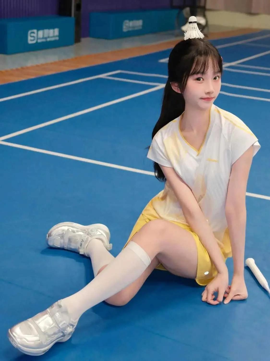 青春美少女，活力满满！