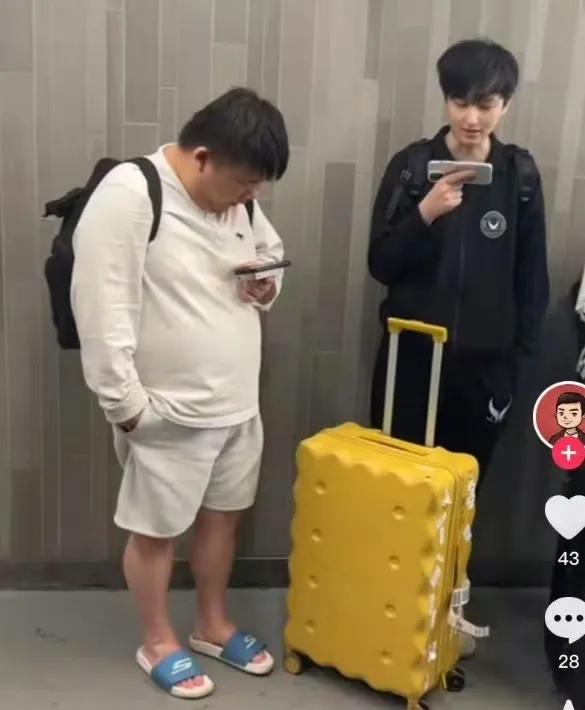 DOTA2:三蛆兄弟爆料XG将继续打石油杯三蛆兄弟直播的时候说XG的事情已经