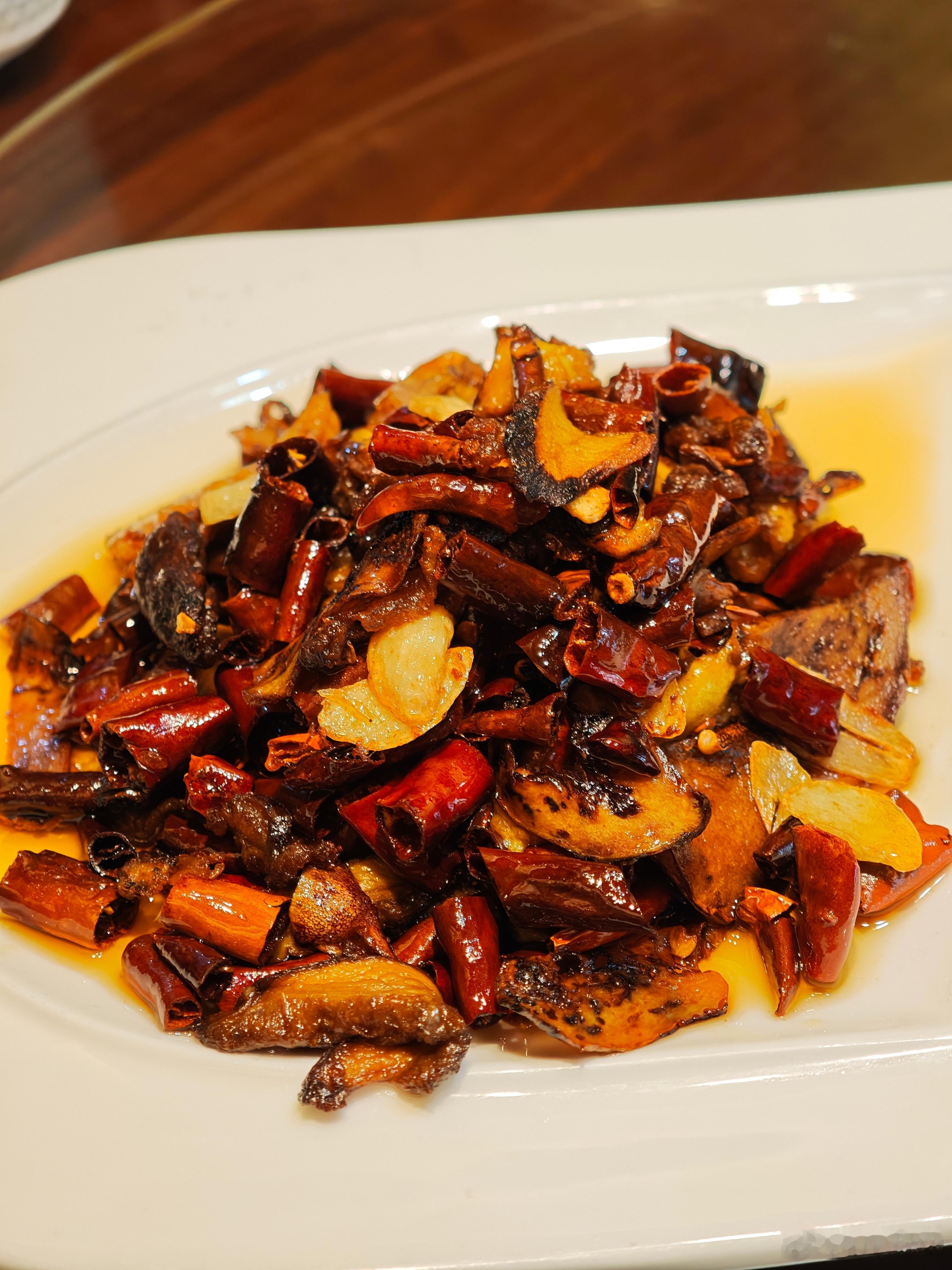 来云南，怎么能不吃菌子和过桥米线已经开始吃了，下午要是联系不上我记得帮我