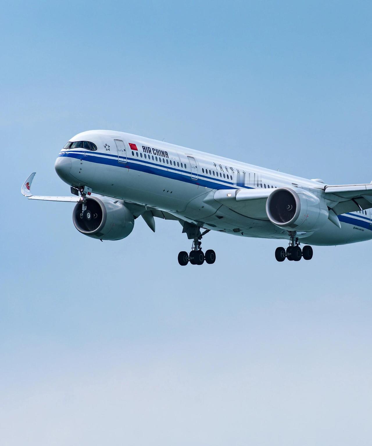 近日，一则长荣航空一名机长疑因飞机滑行操作，与副机长发生争执，情绪失控，在驾驶舱