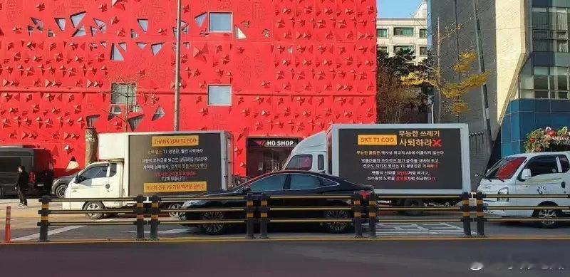 T1又被开卡车：无能管理层，收到大量赞助却不和三冠FMVP续约无能的T1管理层，