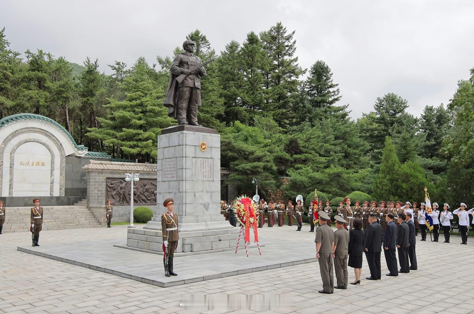 敬爱的金正恩同志在祖国解放战争胜利７３周年之际凭吊中国人民志愿军烈士陵园朝中社平