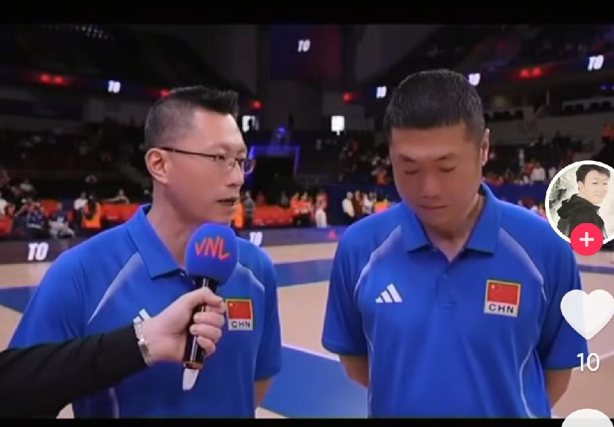 看图说话赵勇：小袁，求你个事？袁灵犀：啥事？教练。赵勇：你知道我最怵头啥吗