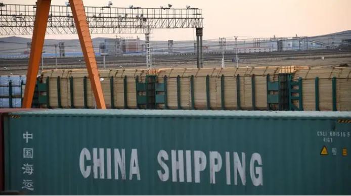 泽连斯基有可能会成为中国经济发展的最大"外交功臣"，若不是乌克兰拖住俄罗斯，俄方