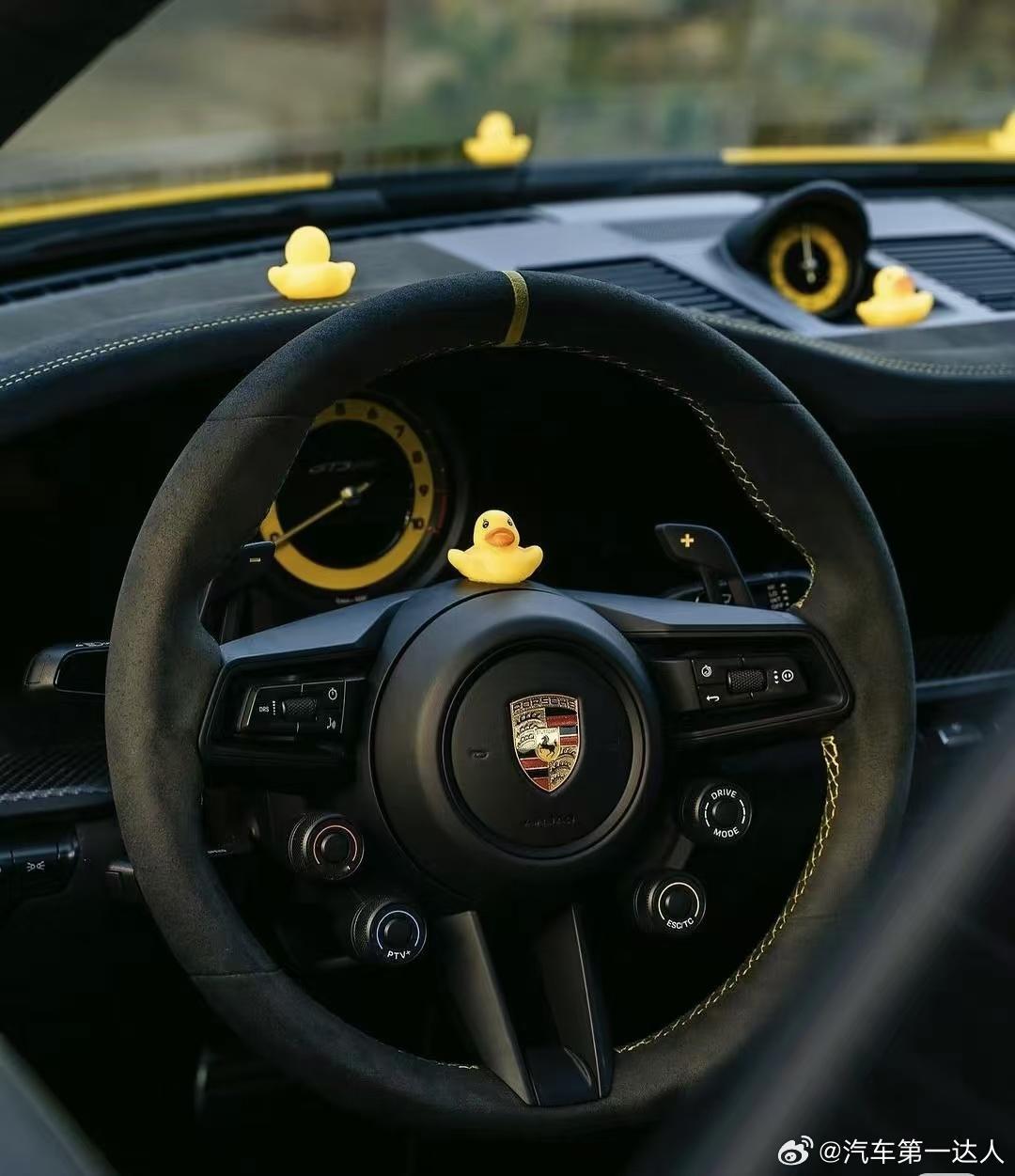 人生赛道，总要有台座驾，承载不妥协的热爱。诚寻准新保时捷992GT3RS，它