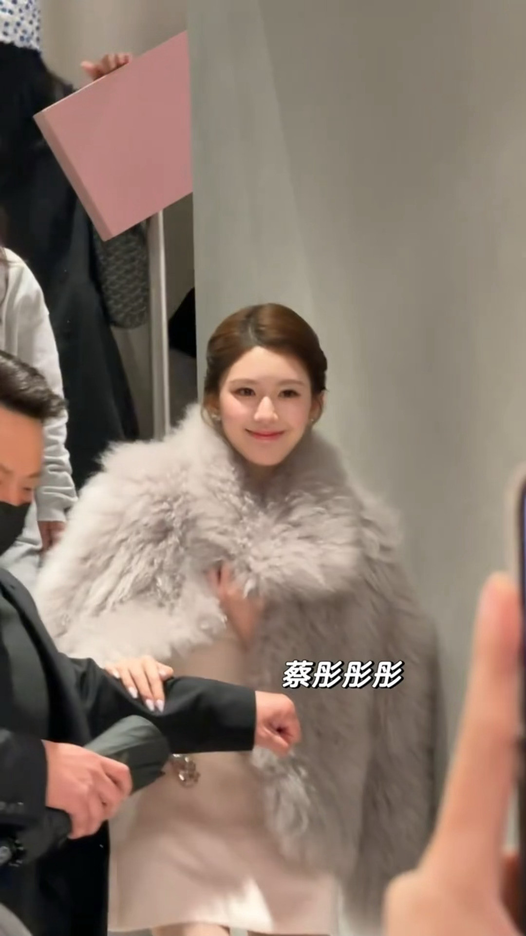 太美了露露盘发皮草好优雅好漂亮哦赵露思盘发皮草造型